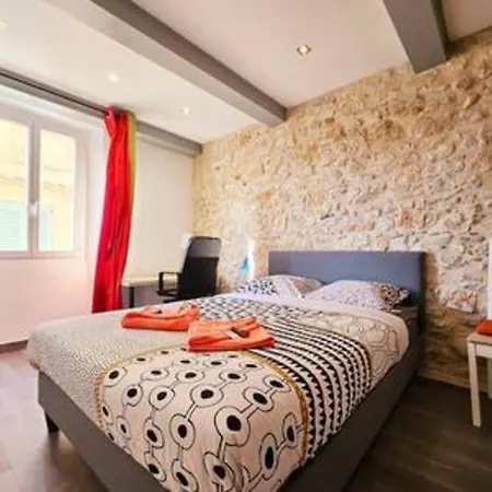 Le Godart - Au Coeur Du Vieil * أنتيب